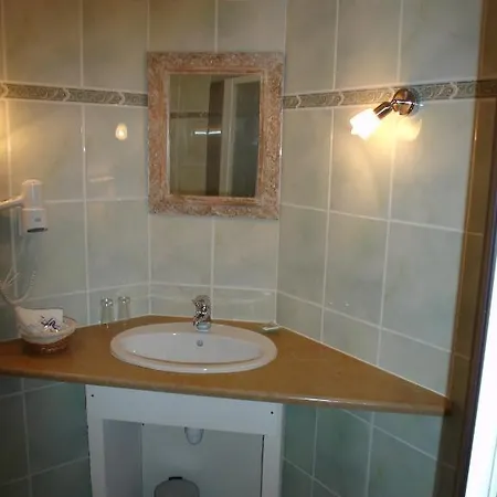 Hotel Le Rocher 2*