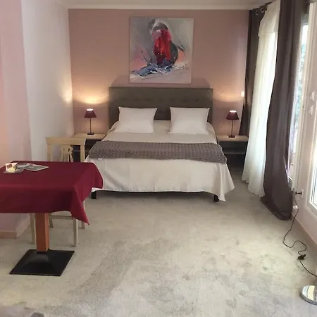 Le Rocher Hotel Villecroze