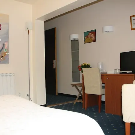 Le Rocher Hotel Villecroze
